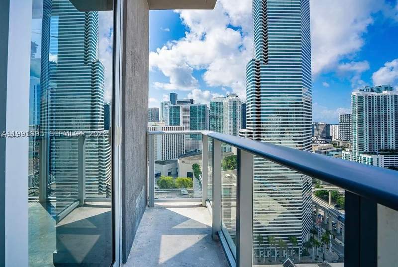 2 bedroom Condominium at 151 SE 1st St 2411, Centro Condo, Miami — photo 2
