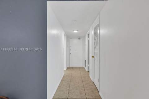 18011 Biscayne Blvd 903, Aventura FL - photo 8 of 24