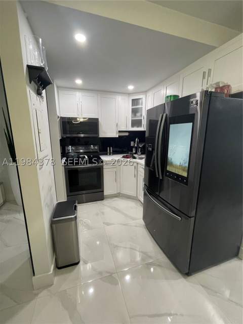 926 Michigan Ave 3, Miami Beach FL - photo 11 of 22