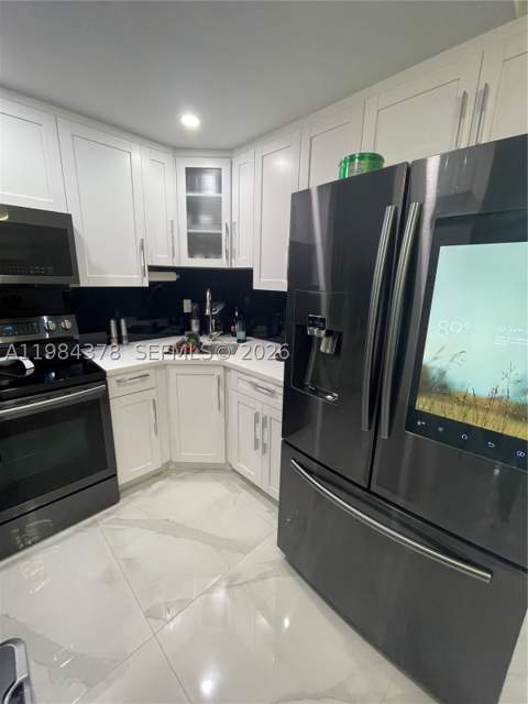 926 Michigan Ave 3, Miami Beach FL - photo 12 of 22