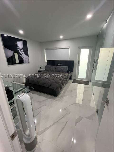 926 Michigan Ave 3, Miami Beach FL - photo 17 of 22