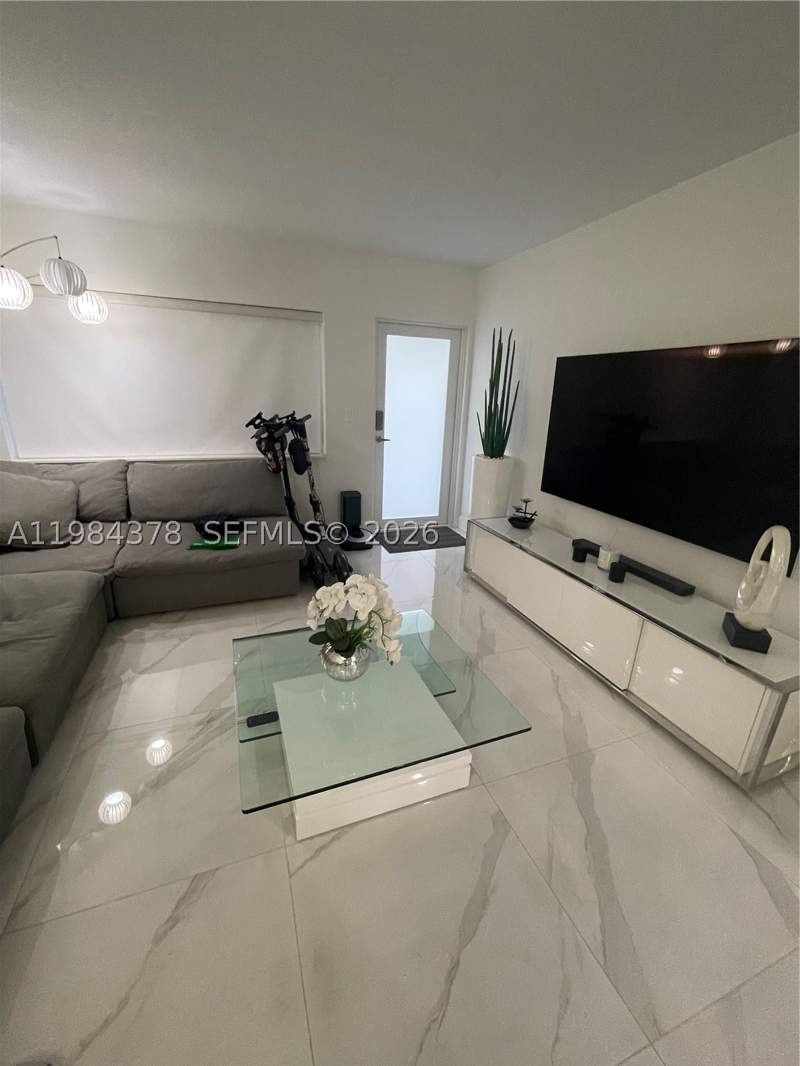 1 bedroom Condominium at 926 Michigan Ave 3, Plaza Condo, Miami Beach — photo 3