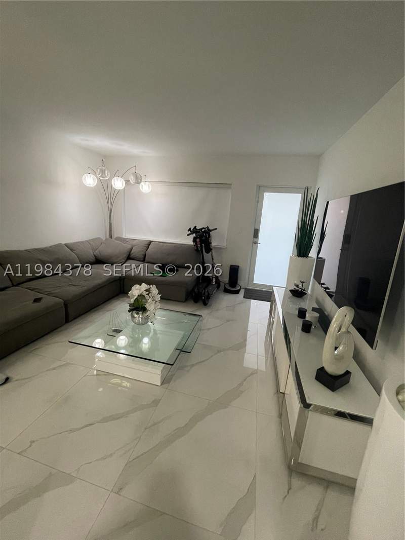 1 bedroom Condominium at 926 Michigan Ave 3, Plaza Condo, Miami Beach — photo 4