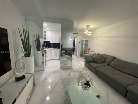 926 Michigan Ave 3, Miami Beach FL - photo 7 of 22