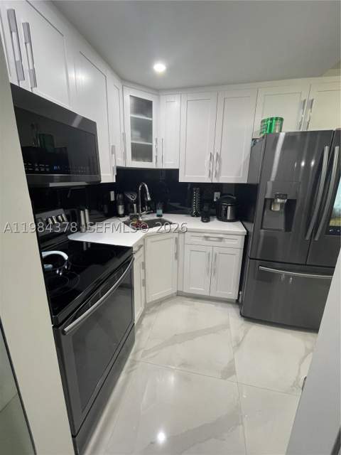 926 Michigan Ave 3, Miami Beach FL - photo 8 of 22