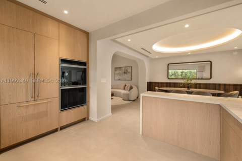 4430 Royal Palm Ave, Miami Beach FL - photo 11 of 38