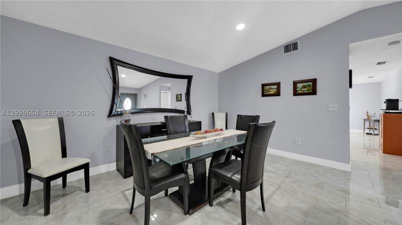 4 bedroom SingleFamilyResidence at 10500 SW 159th Ct, Oakwood At The Hammocks, Miami — photo 5