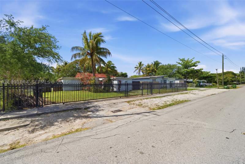 2 bedroom SingleFamilyResidence at 60 NW 128th St, Overbrook Shores, North Miami — photo 2