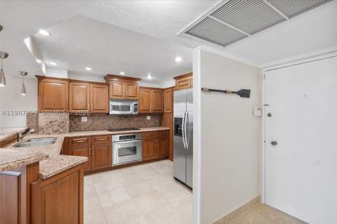 5555 Collins Ave 11A, Miami Beach FL - photo 13 of 19