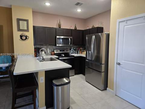 1166 SW 7th Ave, Florida City FL - photo 11 of 38