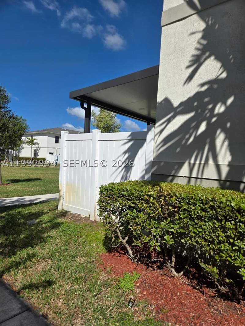 3 bedroom Townhouse at 1166 SW 7th Ave, Regal Palm Subdivision, Florida City — photo 3