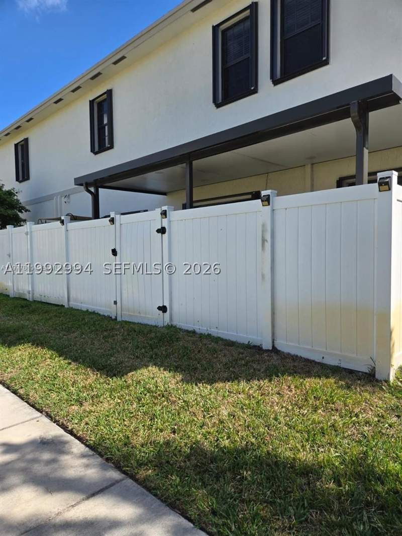 3 bedroom Townhouse at 1166 SW 7th Ave, Regal Palm Subdivision, Florida City — photo 5