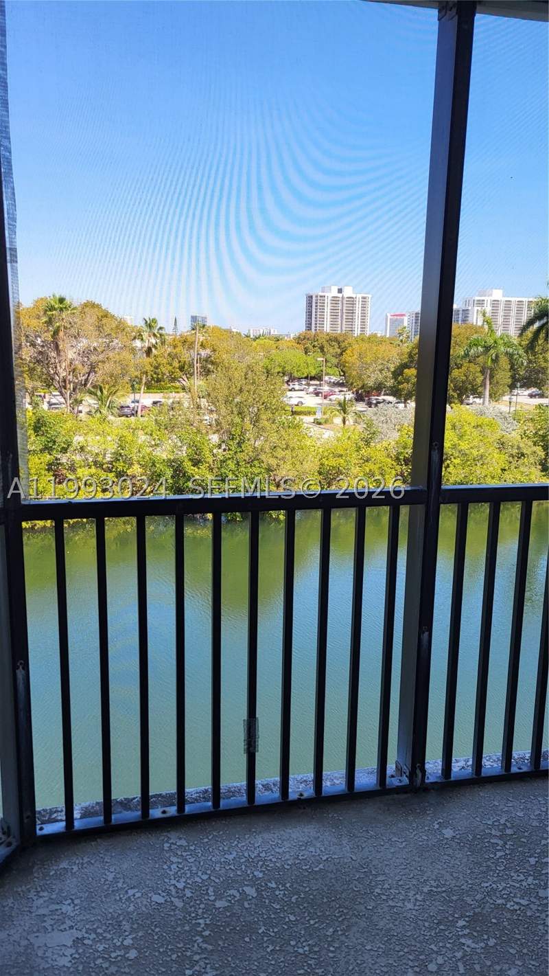2 bedroom Condominium at 3401 N Country Club Dr 402, Ensenada Condo Bldg E-Ii, Aventura — photo 2