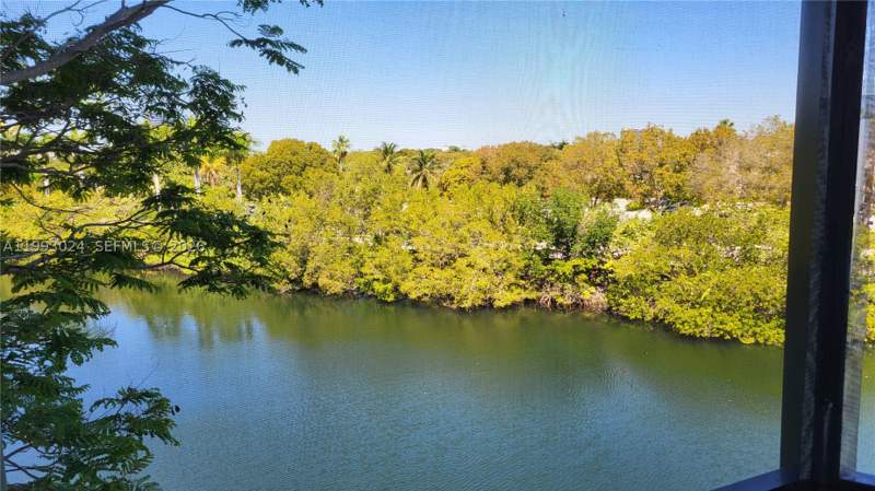 2 bedroom Condominium at 3401 N Country Club Dr 402, Ensenada Condo Bldg E-Ii, Aventura — photo 4