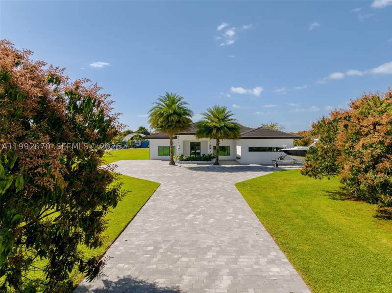 4 bedroom SingleFamilyResidence at 17950 SW 192nd St, 8900 Interim-Await Specifi, Miami — photo 5