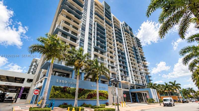 1 bedroom Condominium at 5350 NW 84th Ave 1812, 5350 Park Condo, Doral — photo 2
