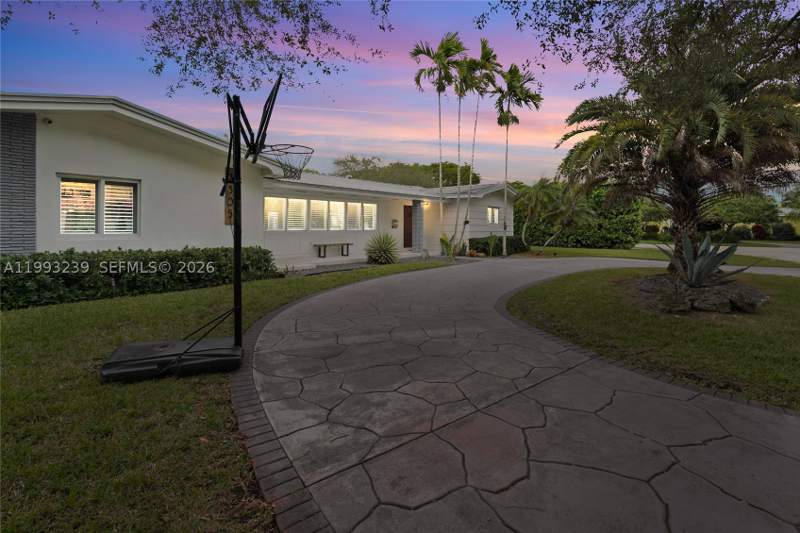 6 bedroom SingleFamilyResidence at 7305 SW 123rd Ter, Hallmark Hgts Ests 7th Ad, Pinecrest — photo 2