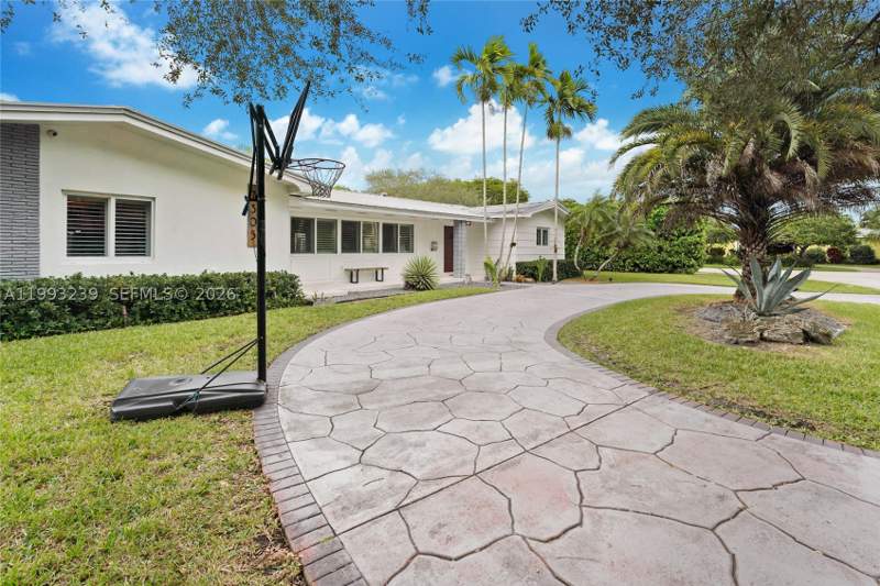 6 bedroom SingleFamilyResidence at 7305 SW 123rd Ter, Hallmark Hgts Ests 7th Ad, Pinecrest — photo 4