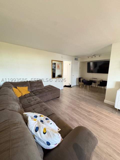 910 Michigan Ave 505, Miami Beach FL - photo 11 of 17