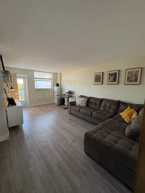 910 Michigan Ave 505, Miami Beach FL - photo 13 of 17