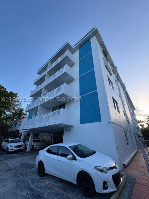 910 Michigan Ave 505, Miami Beach FL - photo 16 of 17