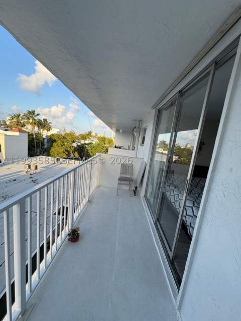 910 Michigan Ave 505, Miami Beach FL - photo 6 of 17