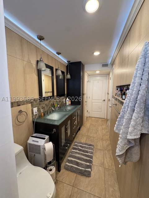 910 Michigan Ave 505, Miami Beach FL - photo 7 of 17