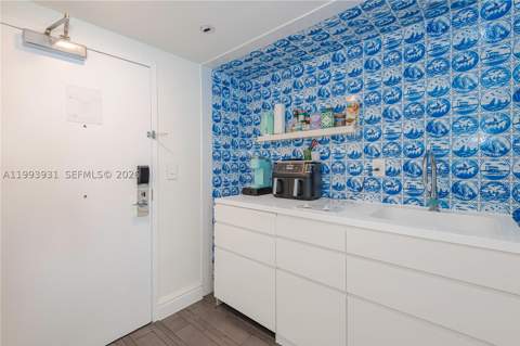 1100 West Ave 1427, Miami Beach FL - photo 15 of 31