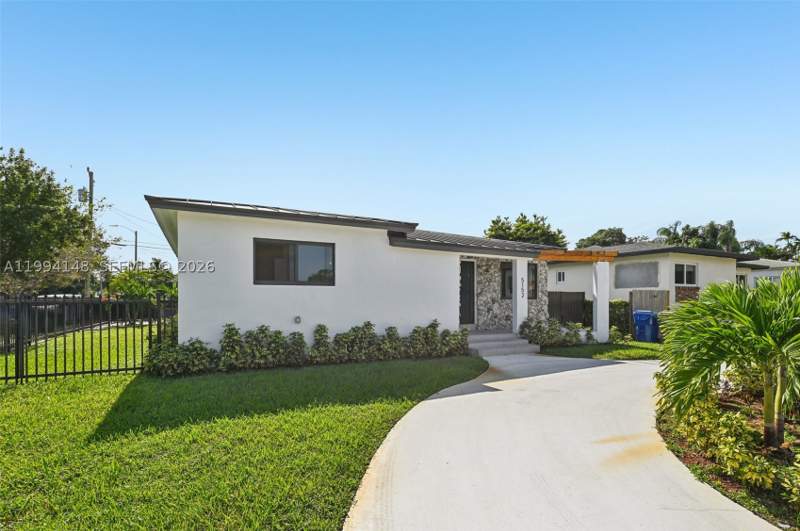 5 bedroom SingleFamilyResidence at 5152 SW 6th St, Trail Granada Addn, Miami — photo 2