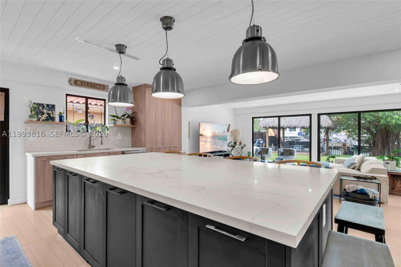 3 bedroom SingleFamilyResidence at 2025 Arch Creek Dr, Keystone Point, North Miami — photo 5