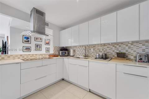 100 Bayview Dr 507, Sunny Isles Beach FL - photo 15 of 58