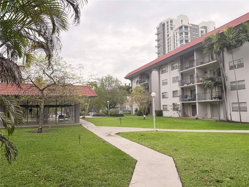 2 bedroom Condominium at 8101 SW 72nd Ave 403W, Granada Dadeland Condo, Miami — photo 2
