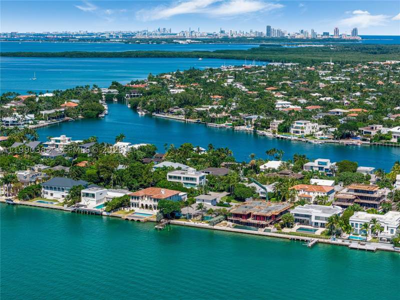4 bedroom SingleFamilyResidence at 640 S Mashta Dr, Mashta Island, Key Biscayne — photo 2
