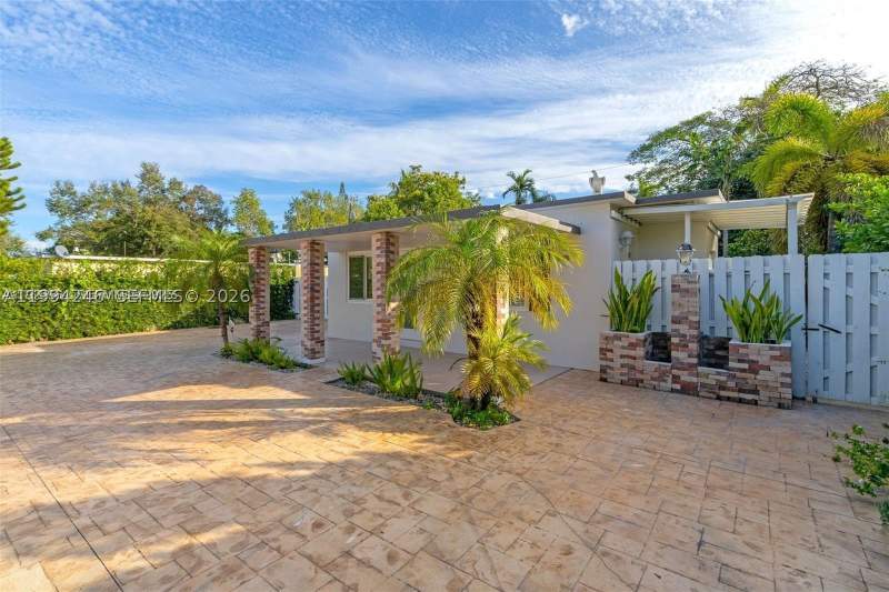 3 bedroom SingleFamilyResidence at 3800 Charles Ter, Kingsway, Miami — photo 3