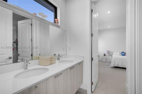 8019 NW 46th Ter, Doral FL - photo 21 of 48