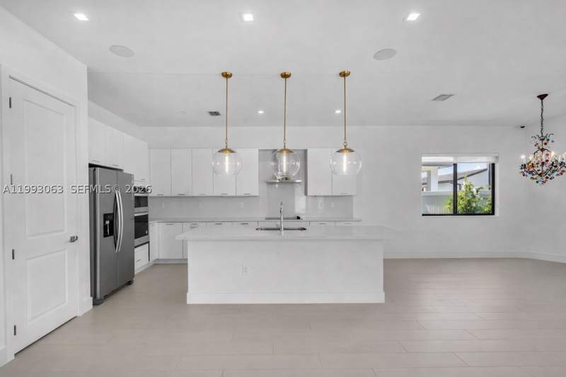 4 bedroom SingleFamilyResidence at 8019 NW 46th Ter, Canarias East, Doral — photo 3