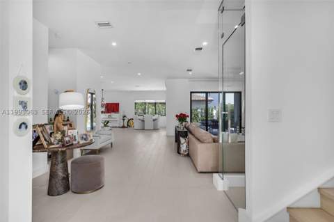 8019 NW 46th Ter, Doral FL - photo 6 of 48