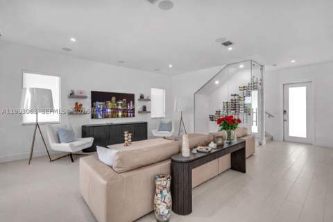 8019 NW 46th Ter, Doral FL - photo 7 of 48