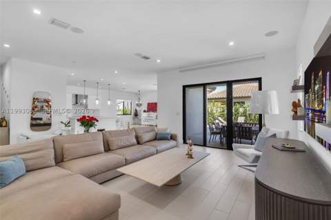 8019 NW 46th Ter, Doral FL - photo 8 of 48
