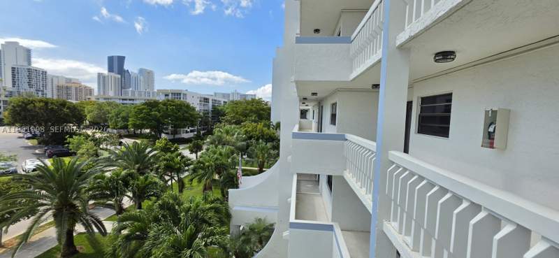 2 bedroom Condominium at 17900 N Bay Rd 408, Eden Roc Condo, Sunny Isles Beach — photo 3