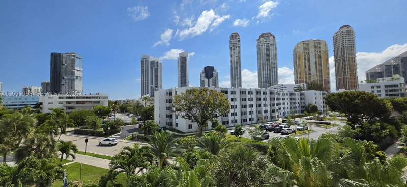 2 bedroom Condominium at 17900 N Bay Rd 408, Eden Roc Condo, Sunny Isles Beach — photo 5