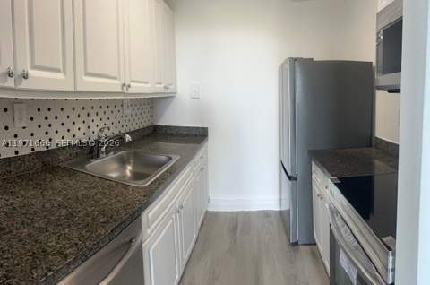2000 NE 135th St 601, North Miami FL - photo 11 of 27