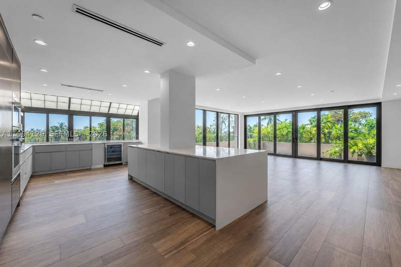 3 bedroom Condominium at 151 Crandon Blvd 345, The Emeraldbay @ Key Colo, Key Biscayne — photo 2