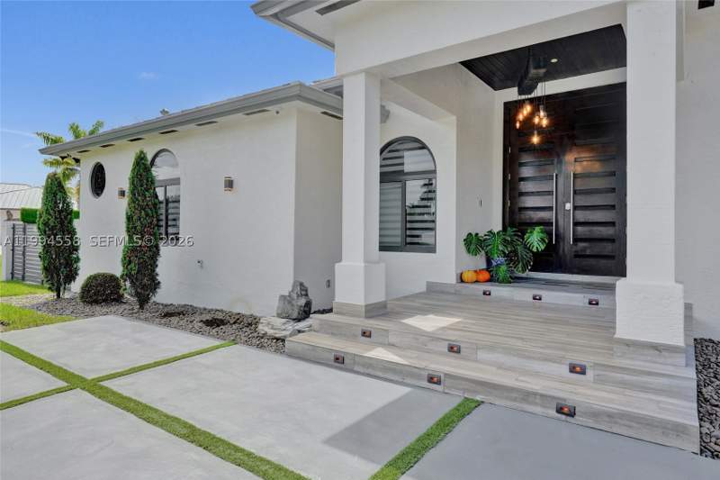 6 bedroom SingleFamilyResidence at 2600 SW 128th Ct, Chiu Sub, Miami — photo 4