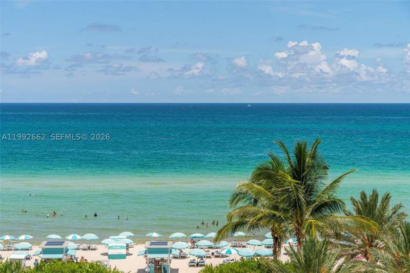 1 bedroom Condominium at 6801 Collins Ave 1414, Central Carillon Beach Co, Miami Beach — photo 5