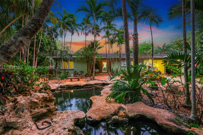 7 bedroom SingleFamilyResidence at 9234 SW 112th St, Woodstock Villas, Miami — photo 2