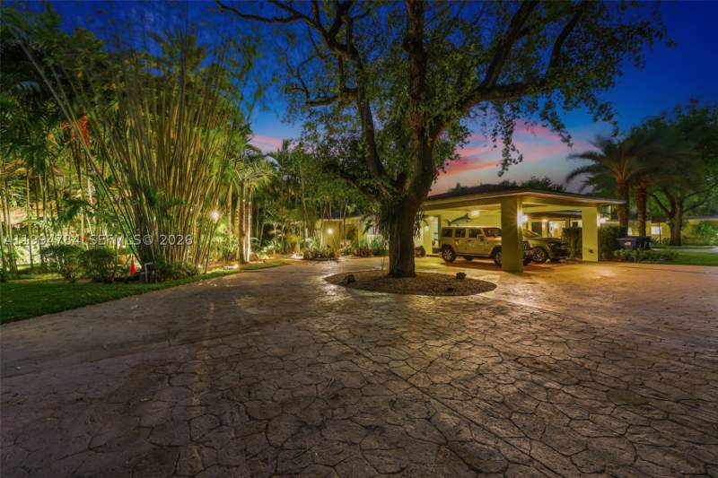 7 bedroom SingleFamilyResidence at 9234 SW 112th St, Woodstock Villas, Miami — photo 3