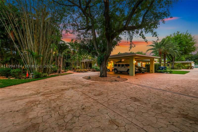 7 bedroom SingleFamilyResidence at 9234 SW 112th St, Woodstock Villas, Miami — photo 4
