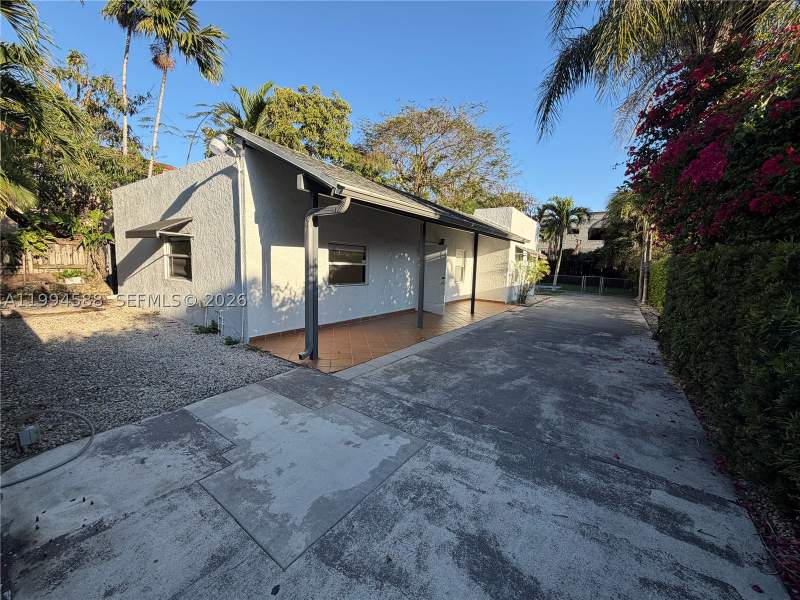 2 bedroom SingleFamilyResidence at 3373 SW 29th Ter, Pomelo Park, Miami — photo 2