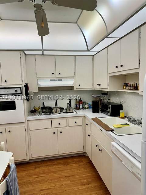 400 Kings Point Dr 609, Sunny Isles Beach FL - photo 13 of 31